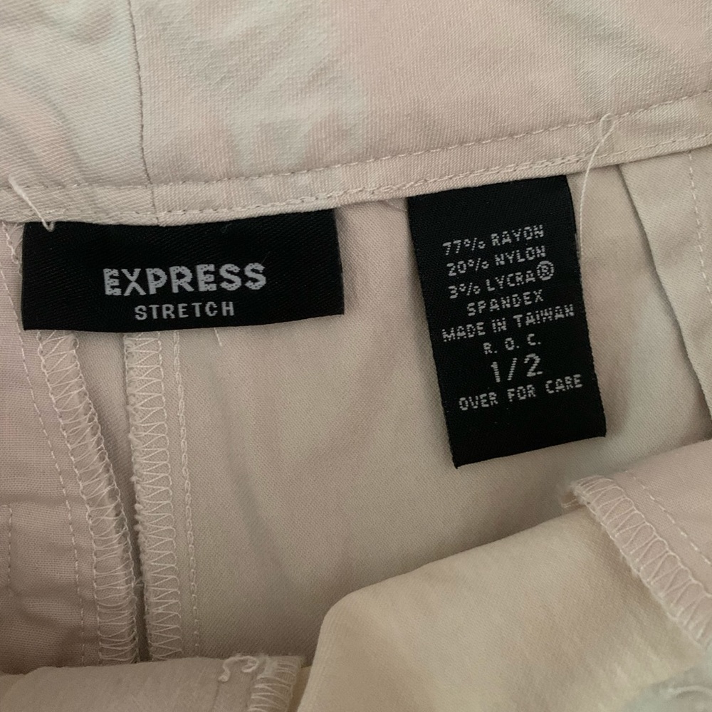 Express Shorts - Picture 2 of 3